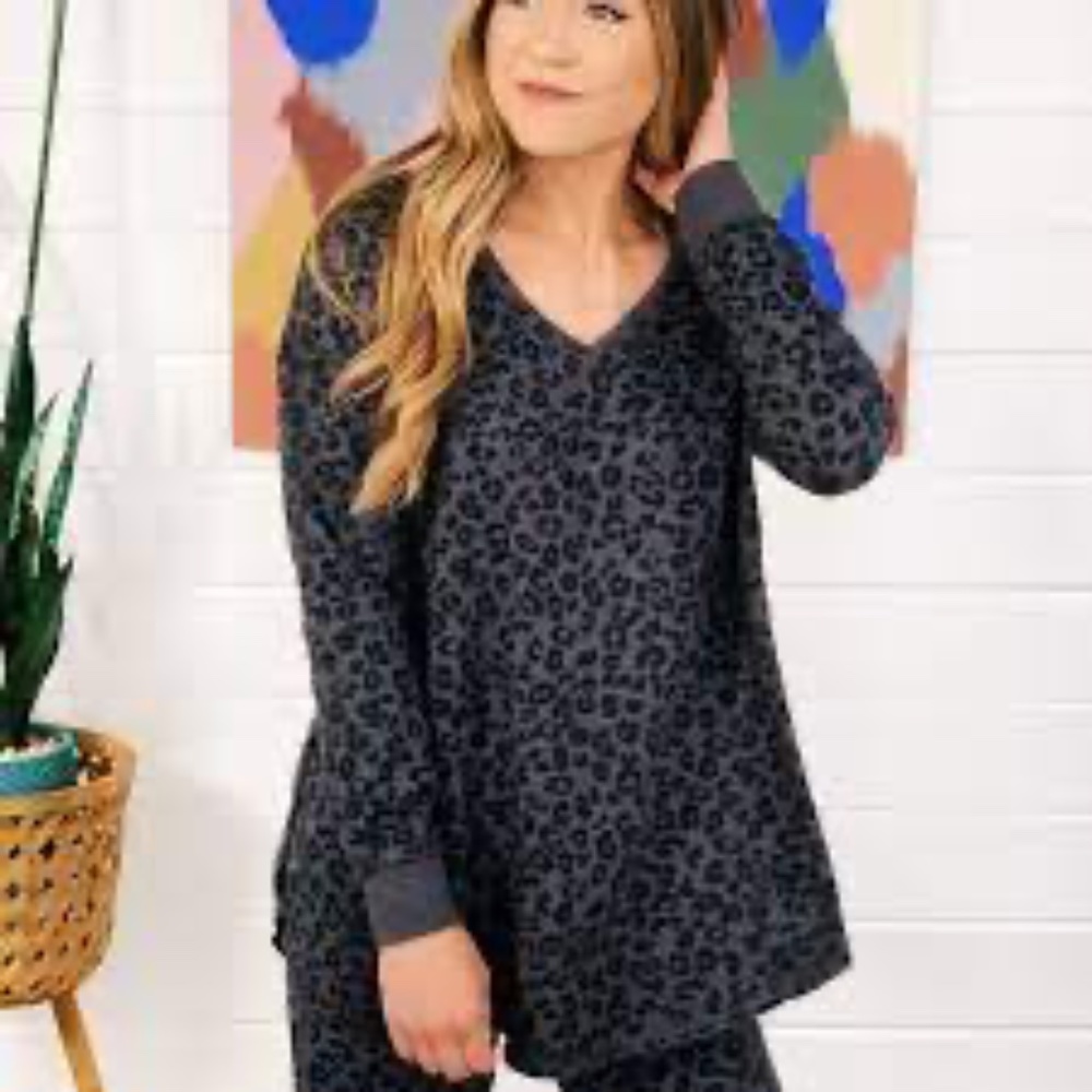 Z Supply Black/Grey Leopard Print French Terry V-Neck Sweatshirt Size XS